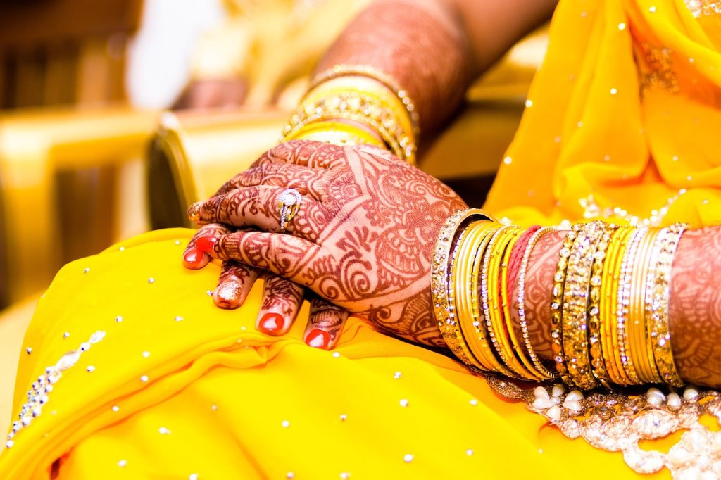 mehendi, bangles, wedding-4004292.jpg